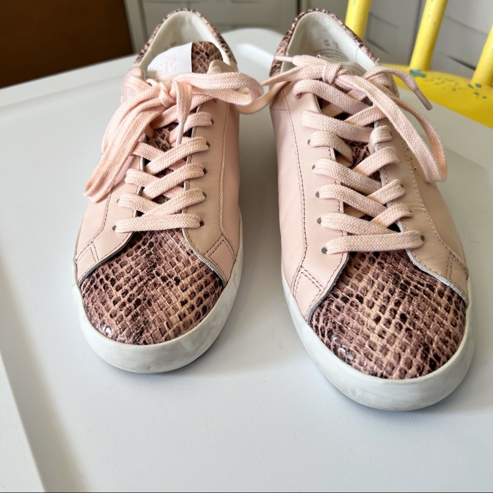 SAM EDELMAN Aubrie Mamba Snake Print  Low Cut Tennis Shoes Pink.  Size 8.